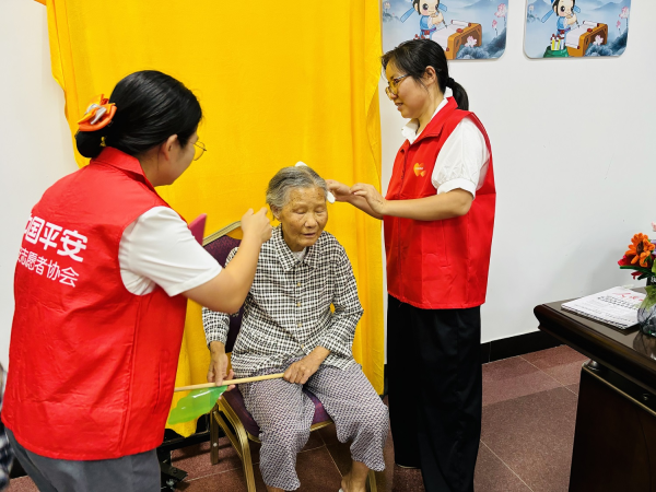 开yun体育网有的用亲切言语携带老东谈主减幽浅笑-开云注册IOS/安卓全站最新版下载 pc6下载站